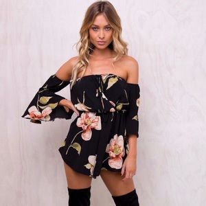 🌷New Arrival🌷Chic Off the shoulder floral romper